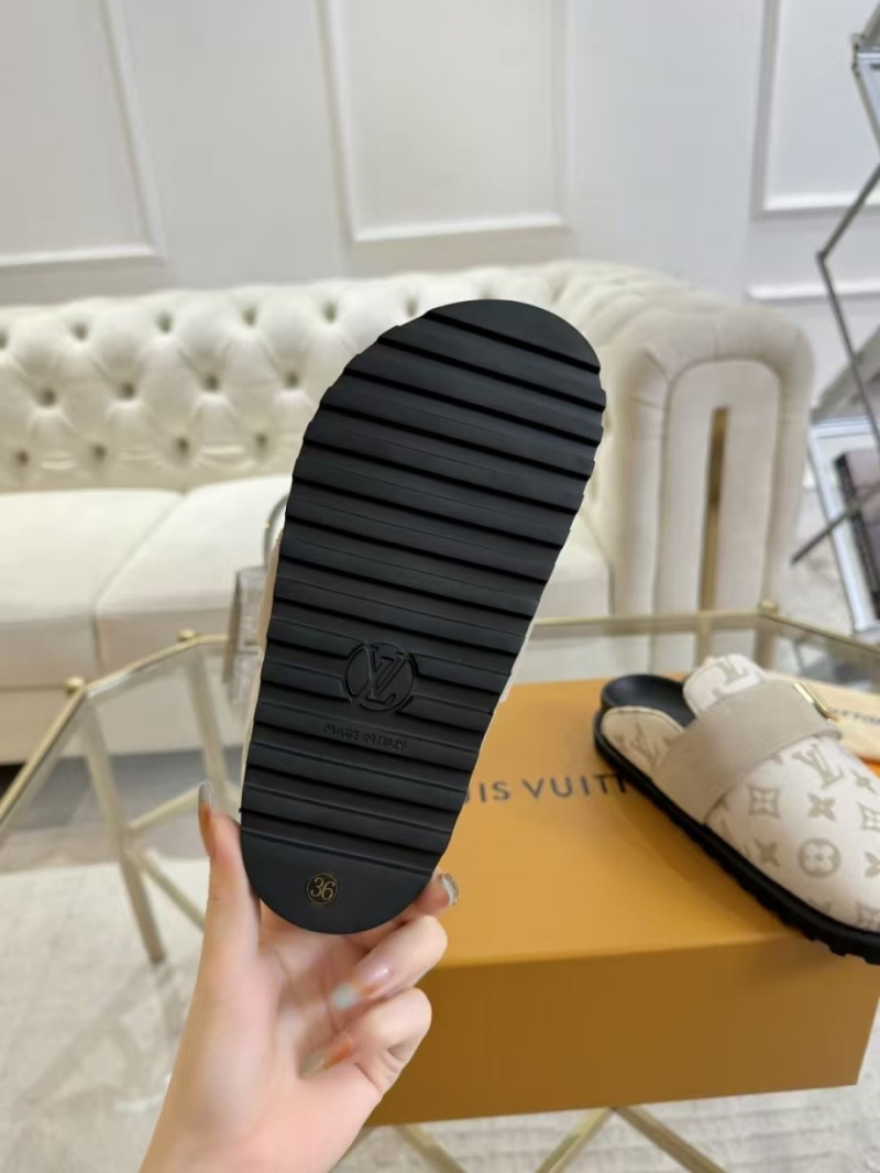 l0vis Vvtt0n slippers